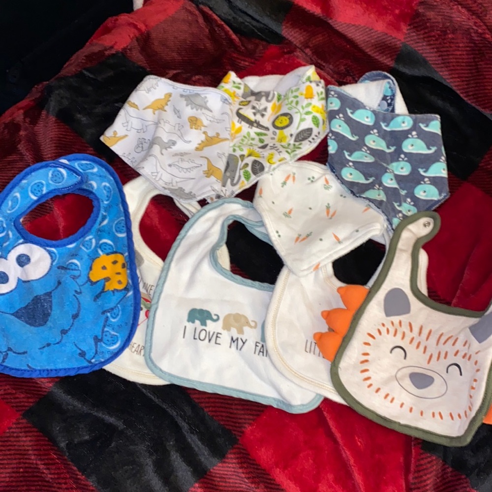 9 bibs never worn